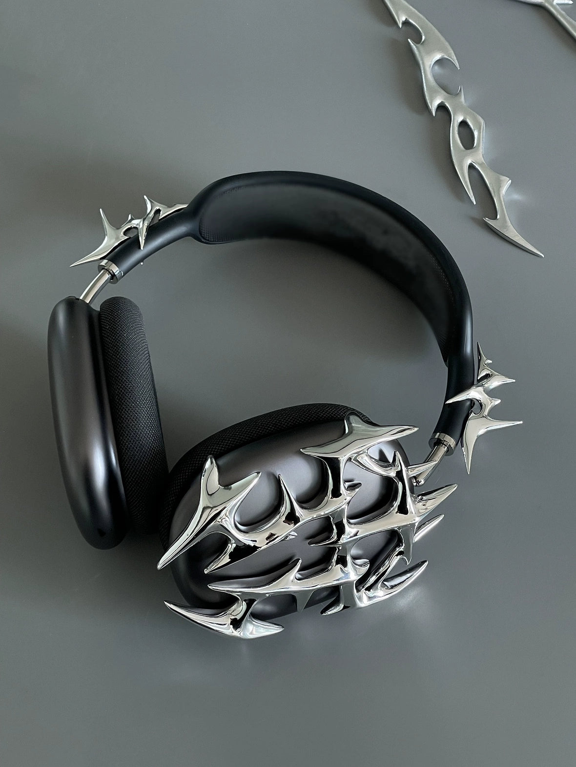 THE EON Silver Thorns