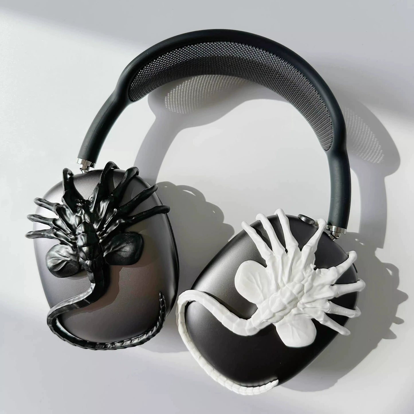 THE EON Facehugger
